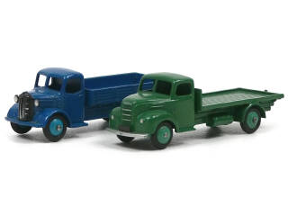 Lot 687 - DINKY TOYS (GB) (2)