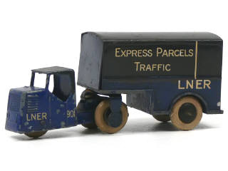 Lot 673 - DINKY TOYS (GB) (1)