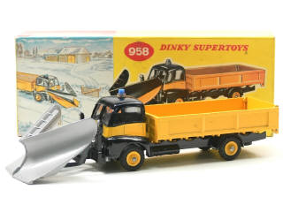 Lot 709 - DINKY TOYS (GB) (1)