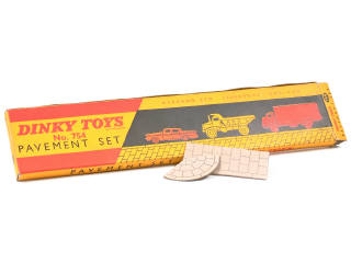 Lot 711 - DINKY TOYS (GB) (1)