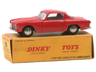 Lot 822 - DINKY TOYS (FRANCE) (1)