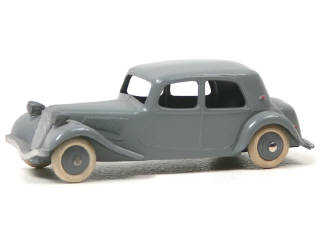 Lot 832 - DINKY TOYS (FRANCE) (1)