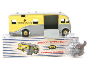 Lot 702 - DINKY TOYS (GB) (1)