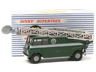 Lot 725 - DINKY TOYS (GB) (1)