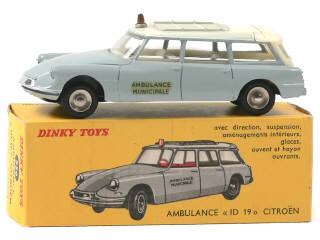 Lot 739 - DINKY TOYS (FRANCE) (1)