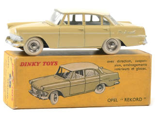 Lot 735 - DINKY TOYS (FRANCE) (1)