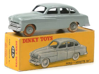 Lot 676 - DINKY TOYS (FRANCE) (1)