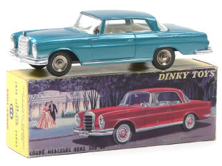 Lot 793 - DINKY TOYS (FRANCE) (1)