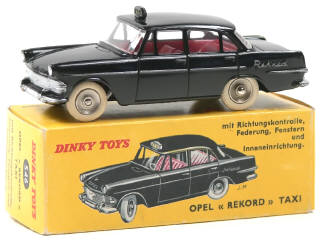 Lot 737 - DINKY TOYS (FRANCE) (1)