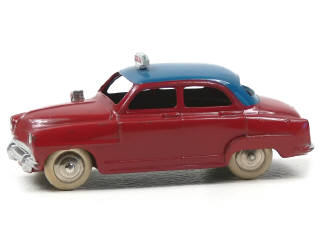 Lot 673 - DINKY TOYS (FRANCE) (1)