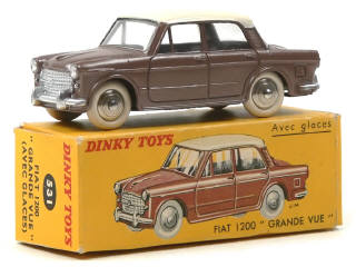Lot 713 - DINKY TOYS (FRANCE) (1)