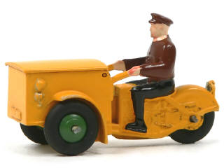 Lot 860 - DINKY TOYS (FRANCE) (1)