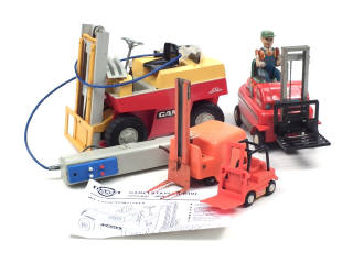 Lot 505 - DIVERS (4)