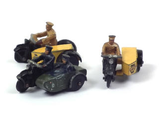 Lot 853 - DINKY TOYS (GB) (3)