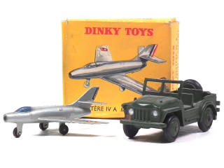 Lot 422 - DINKY TOYS (2)