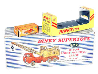 Lot 133 - DINKY TOYS (GB) (3)
