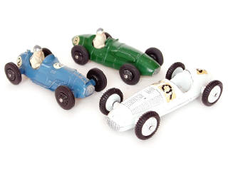 Lot 169 - DIVERS (3)
