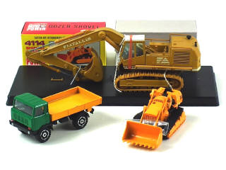 Lot 216 - DIVERS (3)