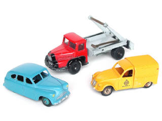 Lot 142 - DINKY TOYS (3)
