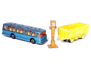 Lot 143 - DINKY TOYS (3)