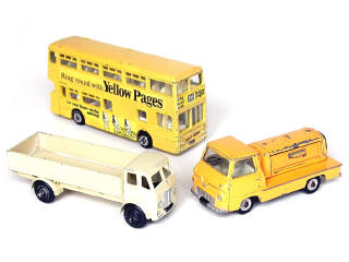 Lot 145 - DINKY TOYS (GB) (3)
