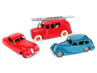 Lot 150 - DINKY TOYS (GB) (3)