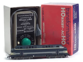 Lot 298 - HORNBY 'HO' (2)