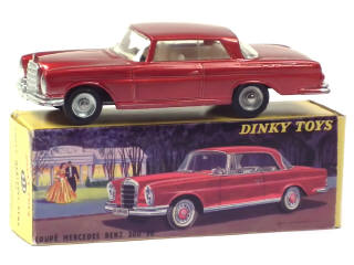 Lot 660 - DINKY TOYS (FRANCE) (1)