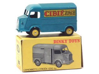 Lot 689 - DINKY TOYS (FRANCE) (1)