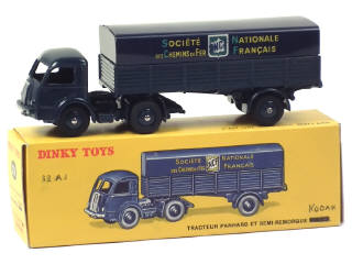 Lot 602 - DINKY TOYS (FRANCE) (1)