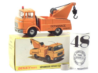 Lot 716 - DINKY TOYS (FRANCE) (1)
