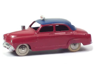Lot 584 - DINKY TOYS (FRANCE) (1)
