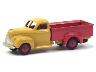 Lot 593 - DINKY TOYS (FRANCE) (1)