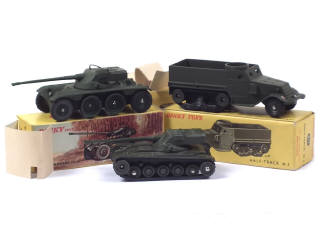 Lot 808 - DINKY TOYS (FRANCE) (3)