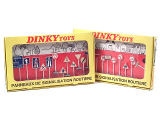 Lot 792 - DINKY TOYS (FRANCE) (2)