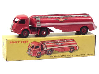 Lot 604 - DINKY TOYS (FRANCE) (1)
