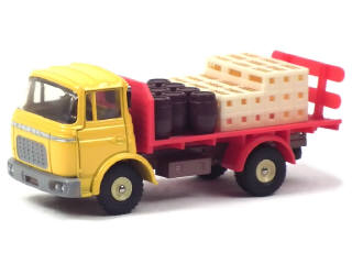 Lot 714 - DINKY TOYS (FRANCE) (1)