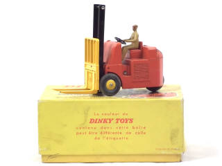 Lot 718 - DINKY TOYS (FRANCE) (1)