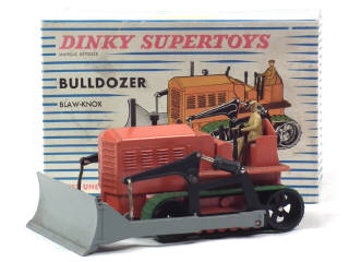 Lot 774 - DINKY TOYS (FRANCE) (1)