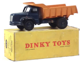 Lot 610 - DINKY TOYS (FRANCE) (1)