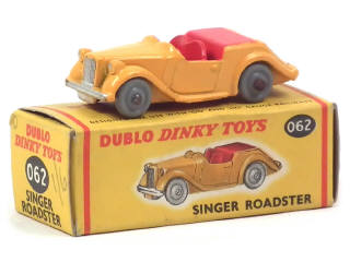 Lot 373 - DINKY TOYS (GB) (1)