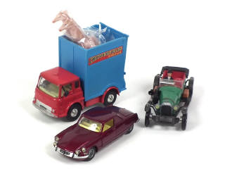 Lot 359 - CORGI TOYS (GB) (3)