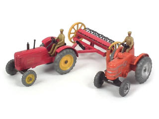 Lot 487 - DINKY TOYS (GB) (3)