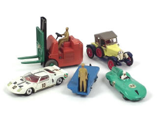 Lot 363 - CORGI TOYS (GB) (5)