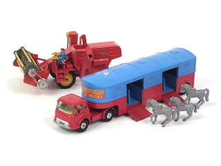 Lot 356 - CORGI TOYS (GB) (2)