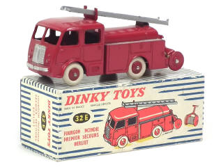 Lot 680 - DINKY TOYS (FRANCE) (1)