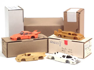 Lot 302 - DIVERS (5)