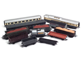 Lot 249 - HORNBY 'HO' (12)