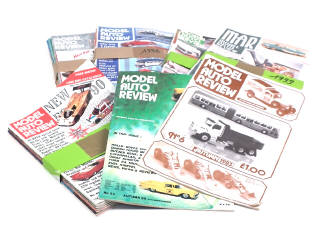 Lot 295 - MODEL AUTO REVIEW (GB) (43)