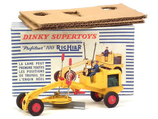 Lot 825 - DINKY TOYS (FRANCE) (1)